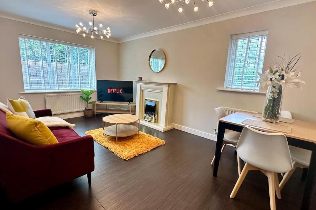 Apartment Stylish Flat In Gated Community Coventry