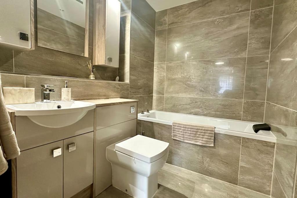Stylish Flat In Gated Community Apartment *