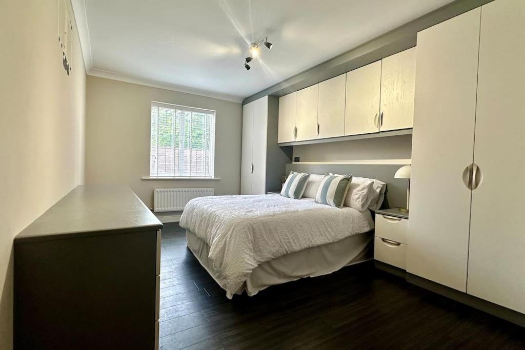 Stylish Flat In Gated Community Apartment Coventry