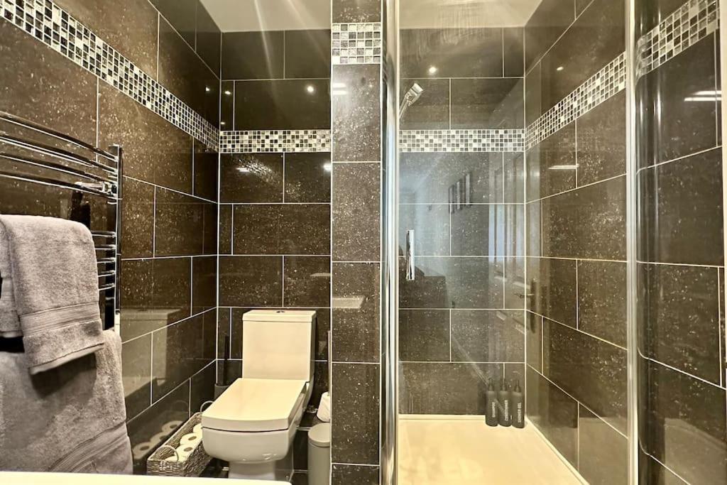 Stylish Flat In Gated Community Apartment